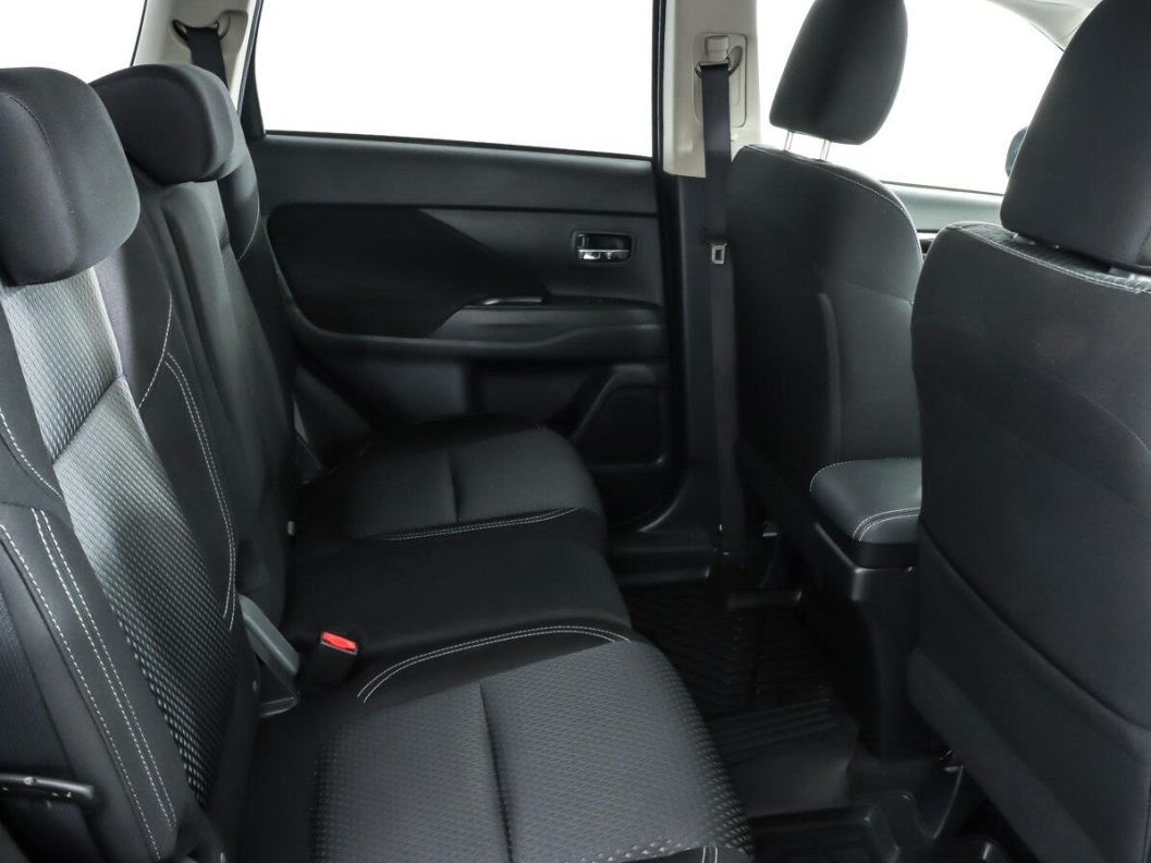 Mitsubishi Outlander Ultimate 2.4 CVT, 2019, 29 084 км фото 10