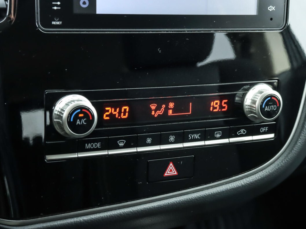 Mitsubishi Outlander Ultimate 2.4 CVT, 2019, 29 084 км фото 17