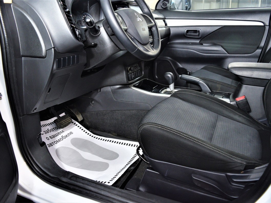 Mitsubishi Outlander Inform S02 2.0 CVT, 2017, 52 714 км фото 9